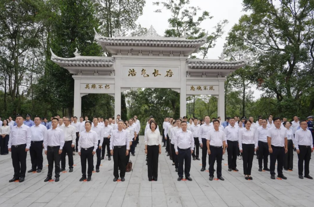 洪江区举行2026年烈士纪念日敬献花篮仪式