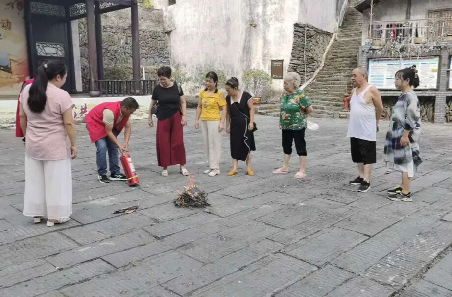 应急演练进社区，防灾意识入人心